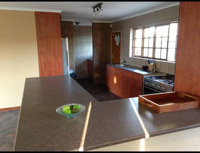 3 BEDROOM HOUSE FOR SALE IN SECUNDA CENTRAL